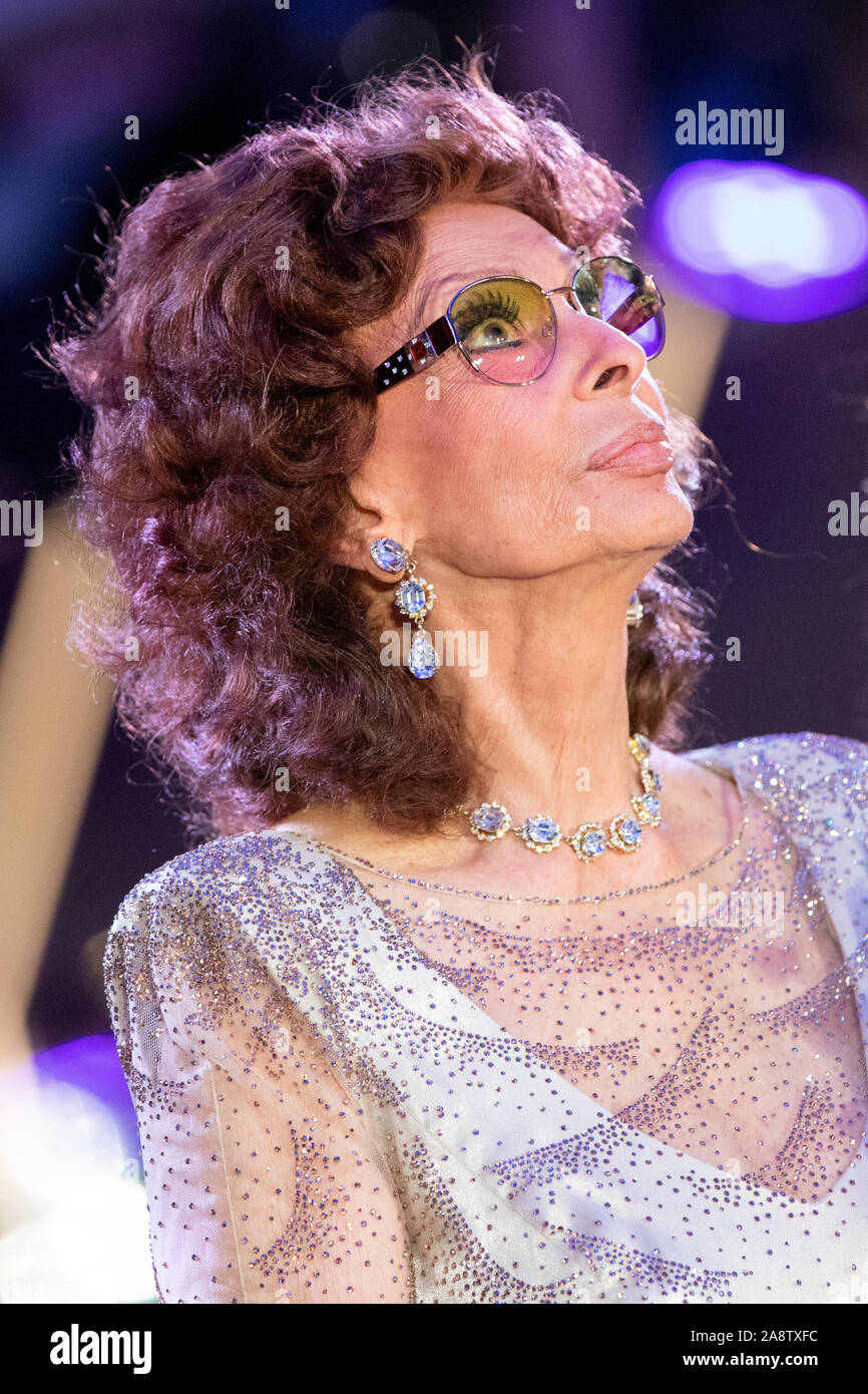 Amburgo, Germania. 09Nov, 2019. Sophia Loren, attrice italiana, alla cerimonia di denominazione nella Plaza a bordo della nave da crociera MSC Grandiosa. Credito: Christian Charisius/dpa/Alamy Live News Foto Stock
