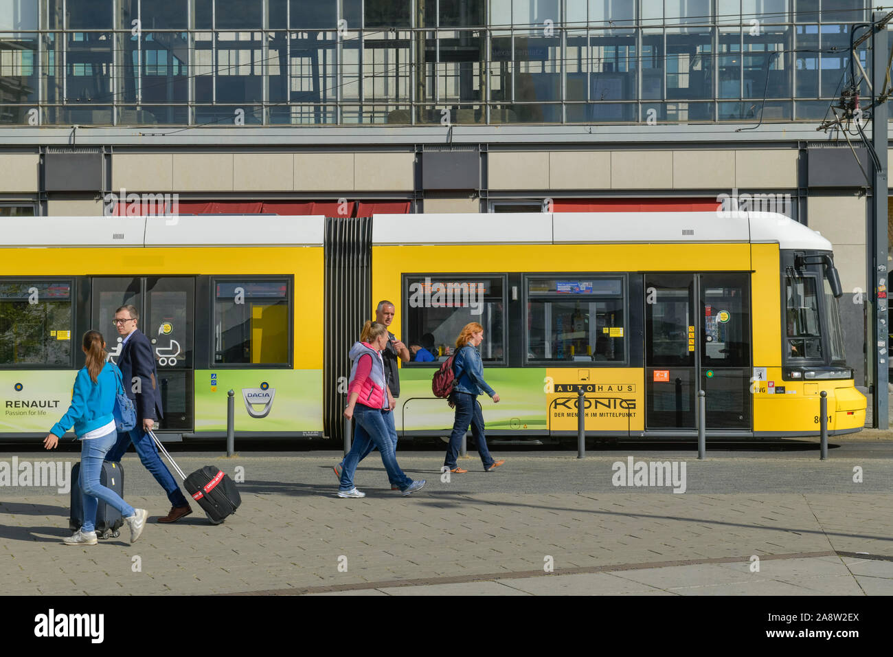 Il Tram, Alexanderplatz Mitte di Berlino, Deutschland Foto Stock