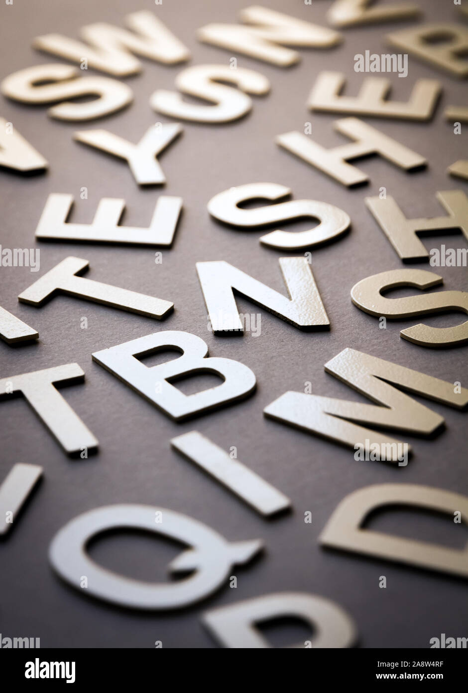 Solido misto lettere pila closeup photo. Istruzione il concetto di sfondo Foto Stock