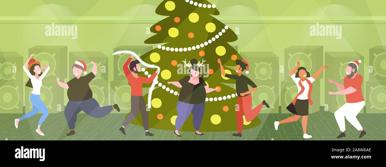 I giovani avendo divertimento vicino a albero di natale Merry Xmas felice anno nuovo holiday celebrazione concetto mix gara amici ballare insieme orizzontale di lunghezza completa illustrazione vettoriale Illustrazione Vettoriale