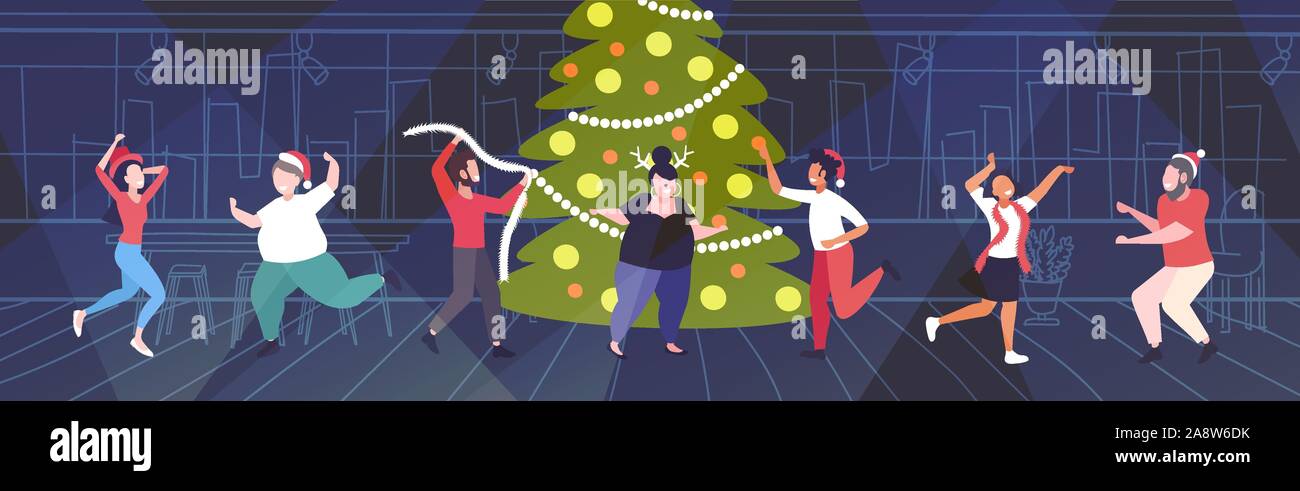 Persone avendo divertimento vicino a albero di natale Merry Xmas felice anno nuovo holiday celebrazione concetto mix gara amici ballare insieme orizzontale di lunghezza completa illustrazione vettoriale Illustrazione Vettoriale
