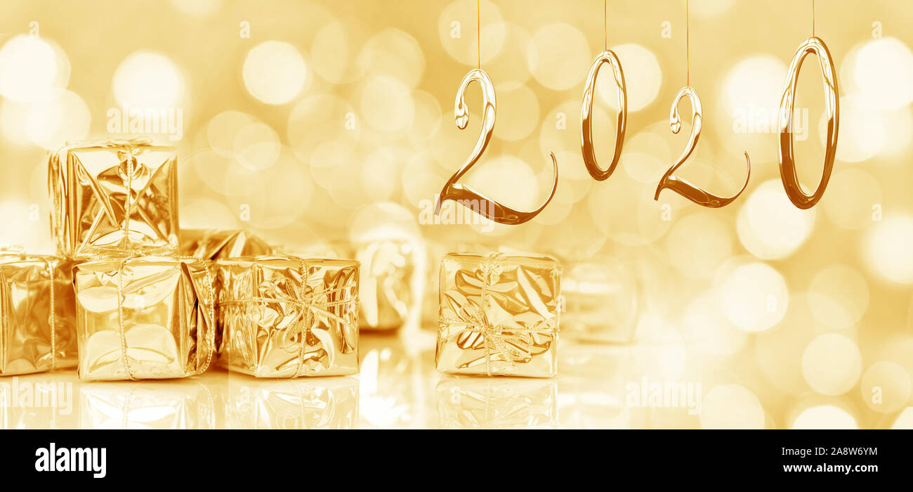 2020, anno nuovo card, piccoli regali di Natale in oro lucido carta, bokeh sfondo luci Foto Stock