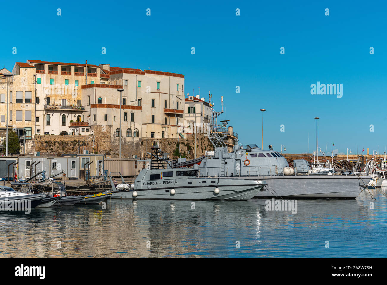 Vista del porto di mare adriatico nella città di Termoli, Molise Foto Stock