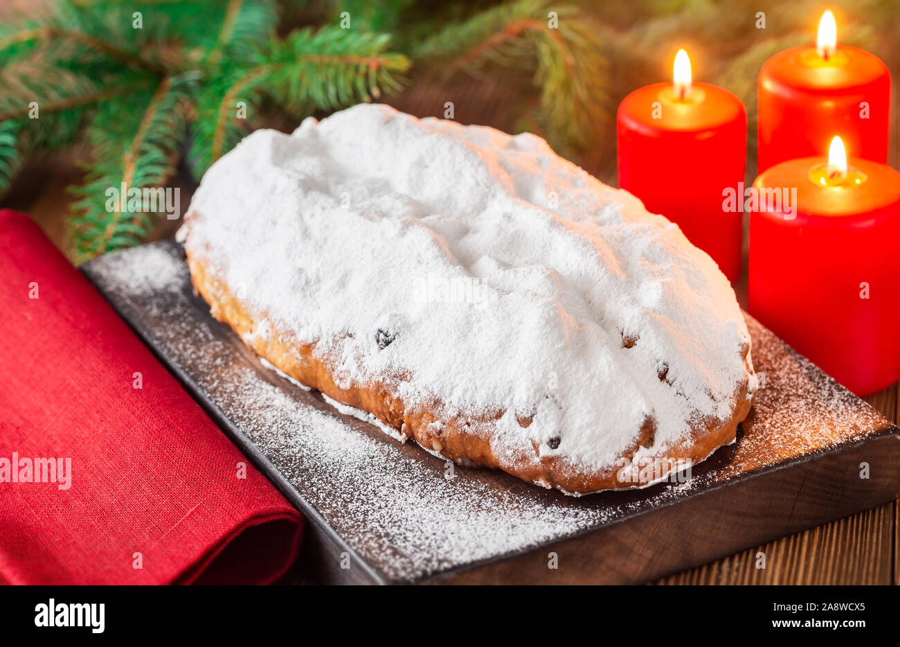 Lo Stollen - Tedesco tradizionale pane mangiato durante la stagione di natale Foto Stock