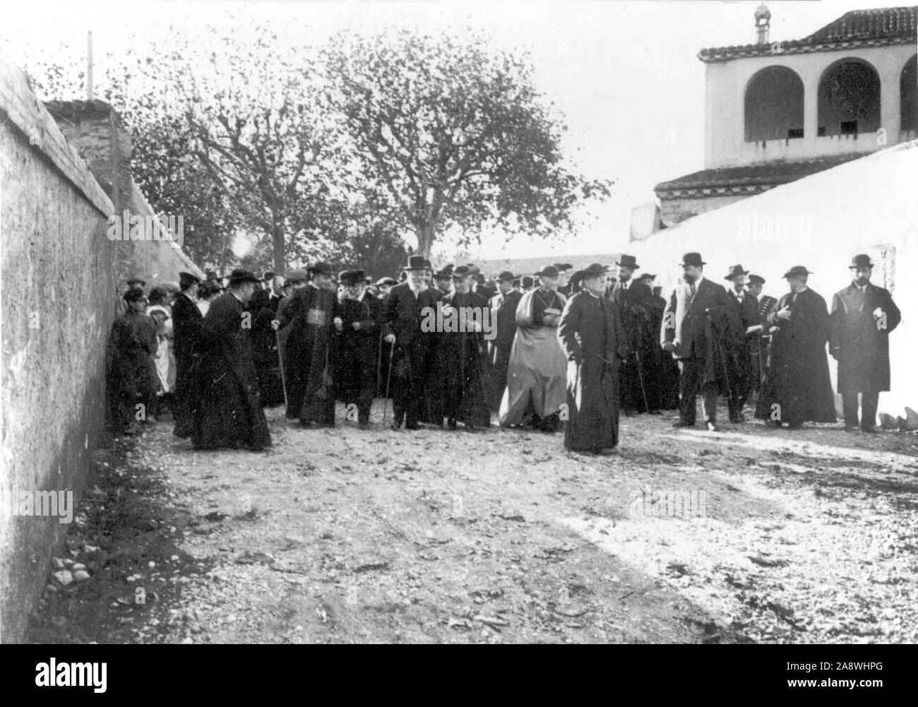 Gaudí e il Conte Güell della Colonia Güell, colonia industriale situato nel comune di Santa Coloma de Cervelló, Barcelona, 1910. ANTONI GAUDI. EUSEBIO GÜELL Y BACIGALUPI. Foto Stock