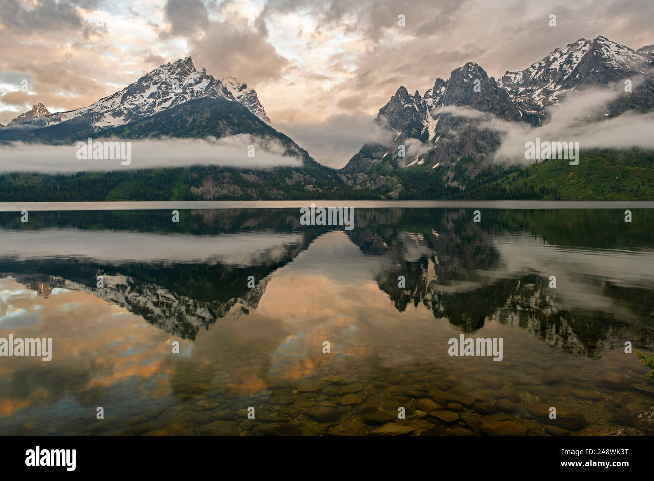 Sunrise a Lake Jenny nel Parco Nazionale di Grand Teton, Wyoming. Foto Stock