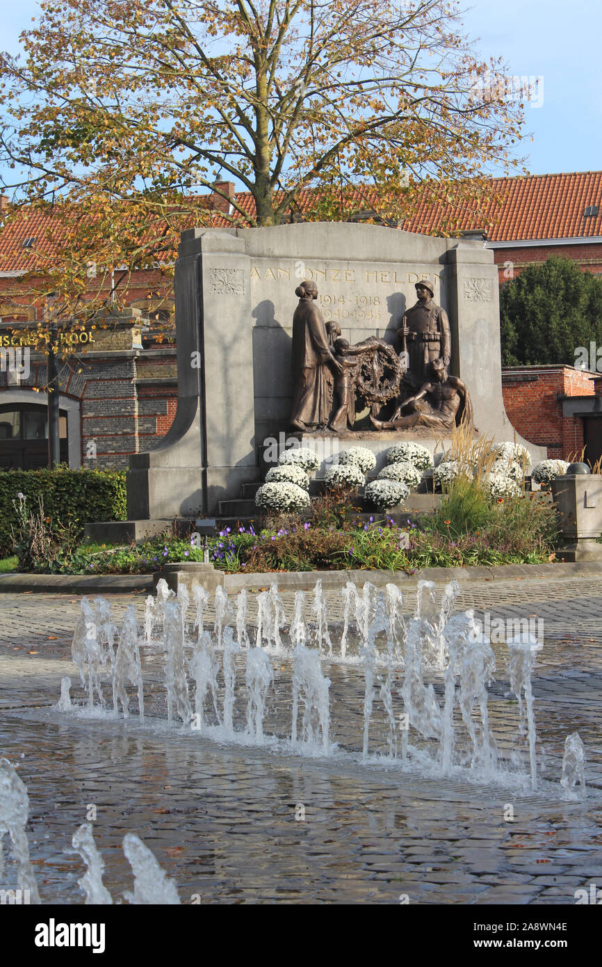 DENDERMONDE, Belgio, 31 ottobre 2019: Memoriale di guerra a Dendermonde, Fiandre orientali. Il memorial è stato eretto per commemorare la popolazione locale che morì ww1/2 Foto Stock