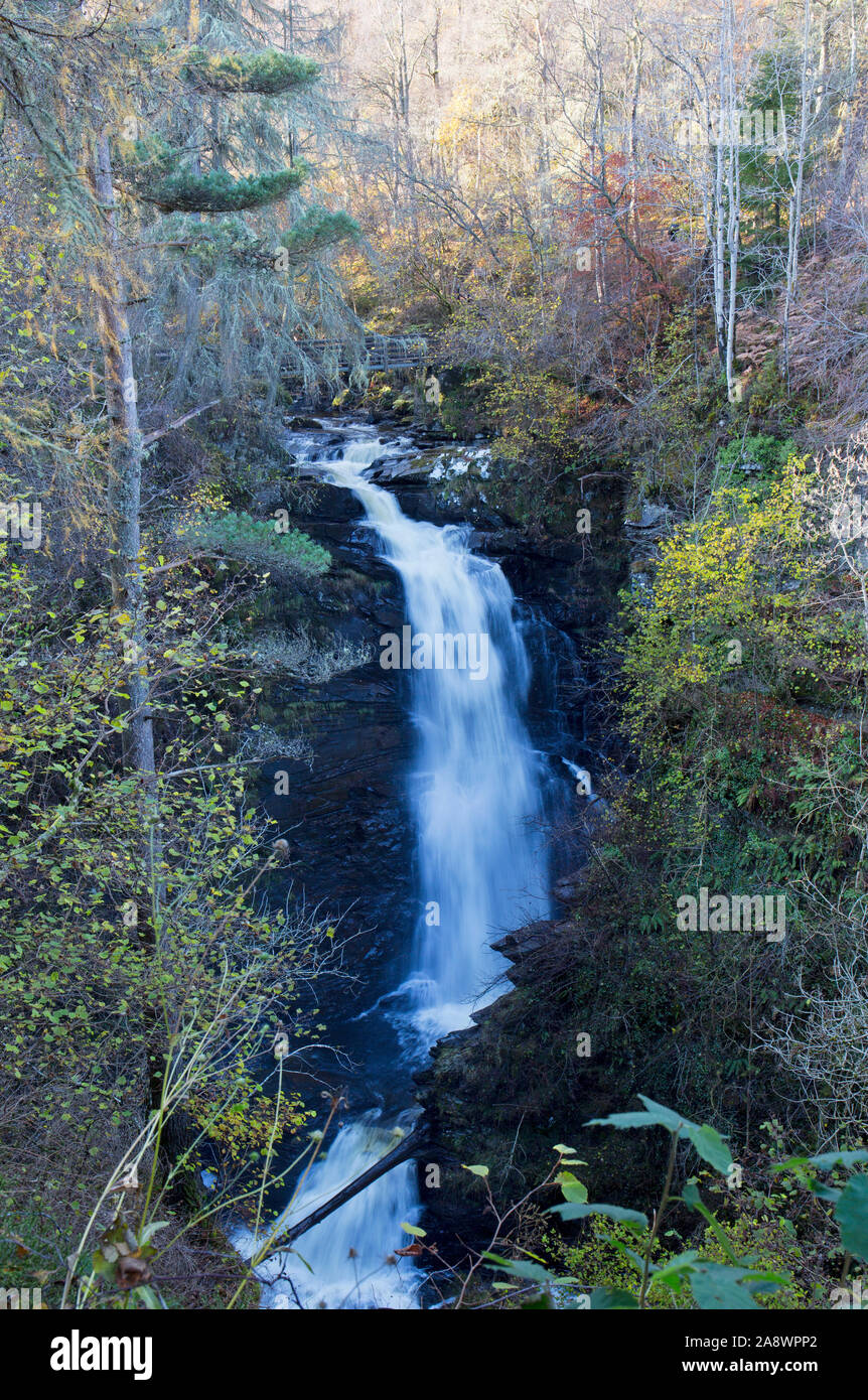 Il fiume Moness e cascate all'Birks di Aberfeldy Foto Stock