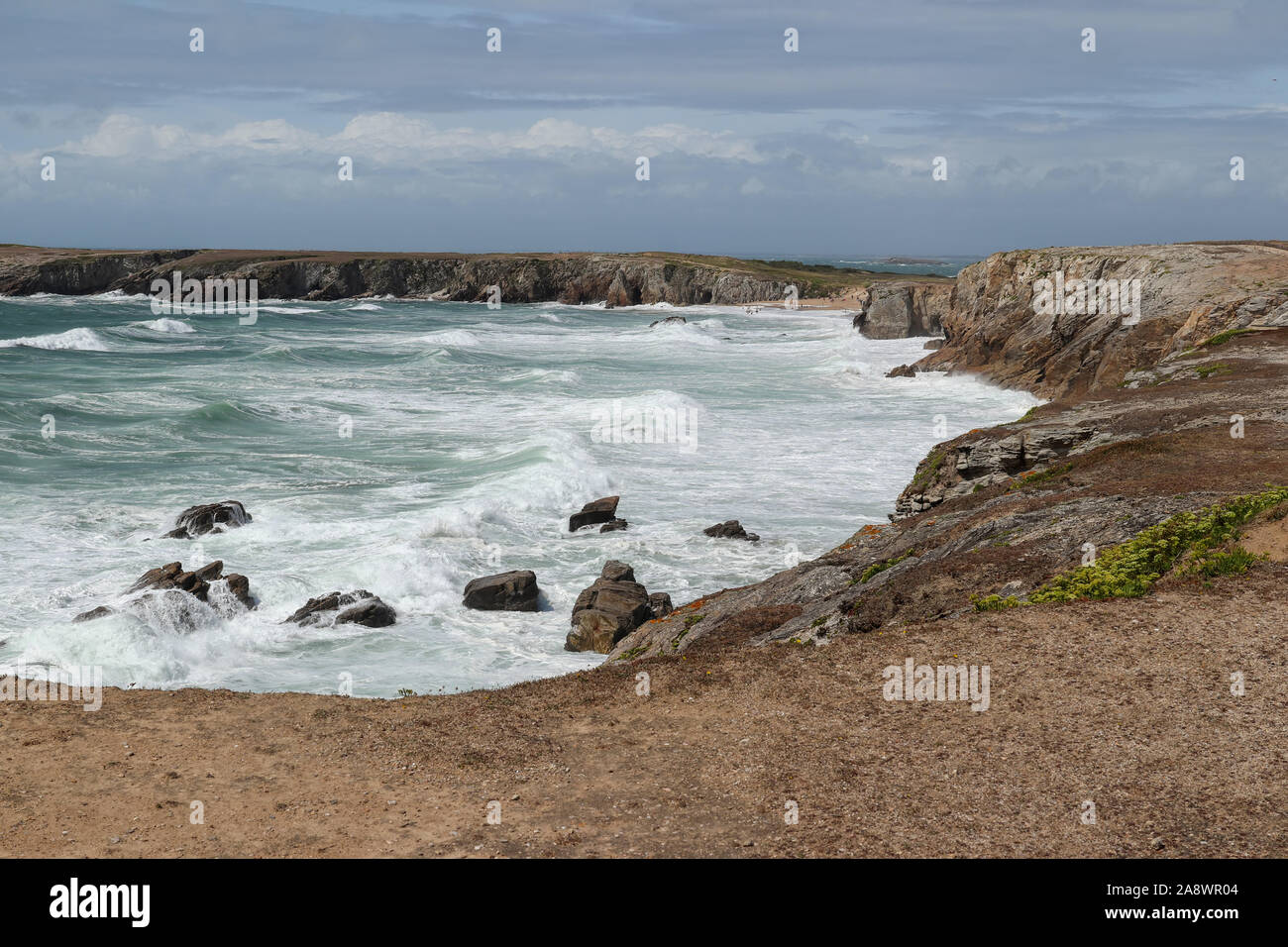 Cote Sauvage - forti onde dell'Oceano Atlantico sulla costa selvaggia della penisola di Quiberon, Bretagna Francia Foto Stock
