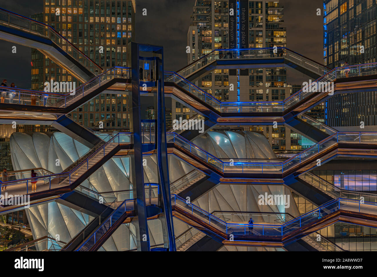 La nave, noto anche come Hudson Yards scala (progettato dall architetto Thomas Heatherwick) al crepuscolo in Manhattan Midtown West, NYC. Foto Stock