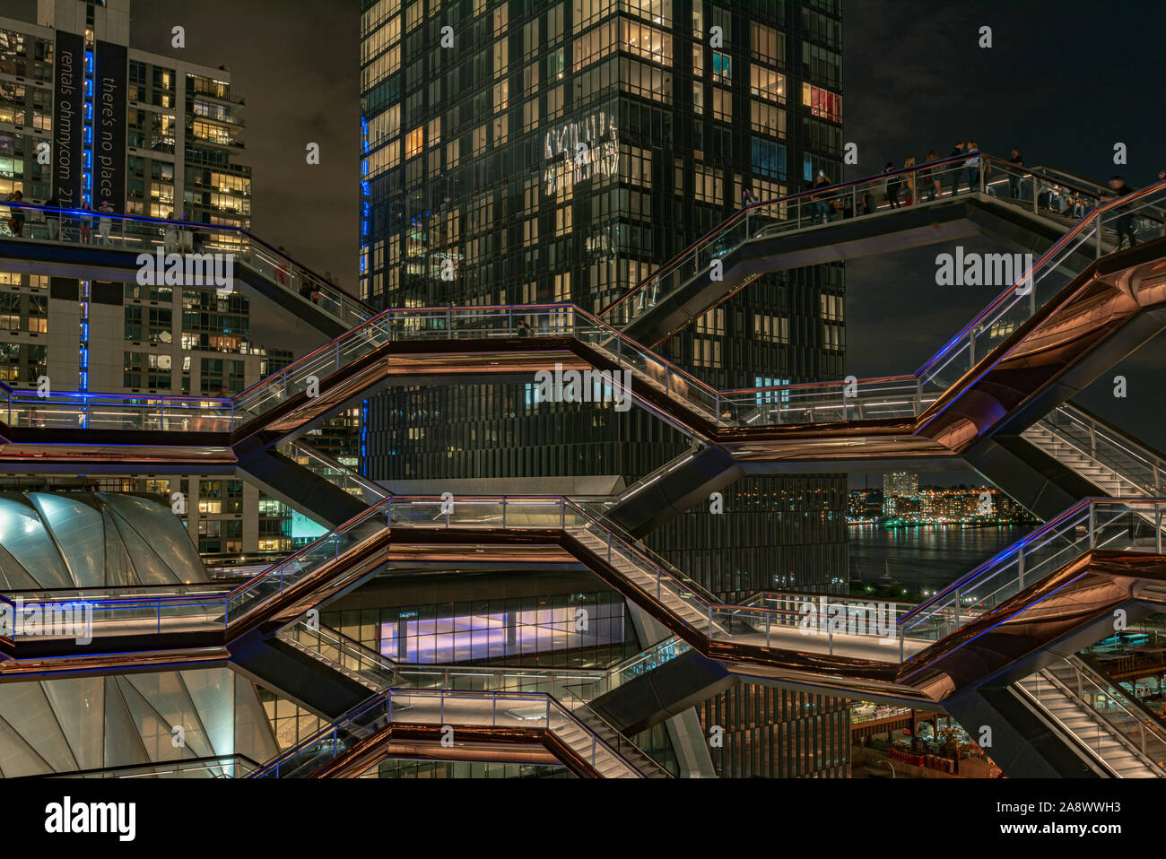 La nave, noto anche come Hudson Yards scala (progettato dall architetto Thomas Heatherwick) al crepuscolo in Manhattan Midtown West, NYC. Foto Stock