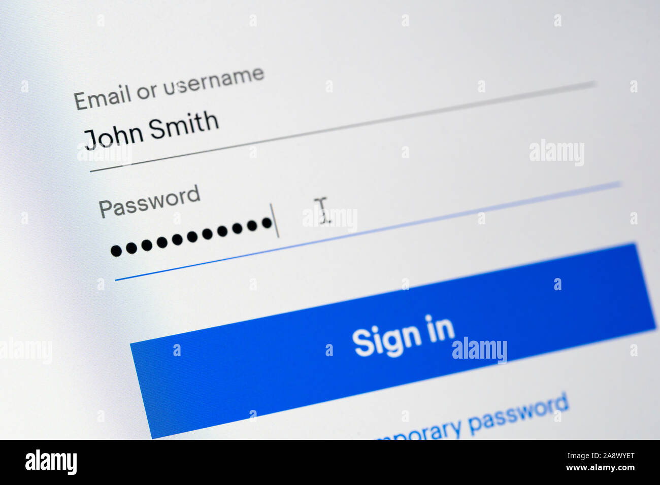 Una schermata di accesso che richiede un nome utente o un indirizzo di posta elettronica e una password, con un tasto di accesso. Il nome utente fornito è John Smith. Regno Unito Foto Stock