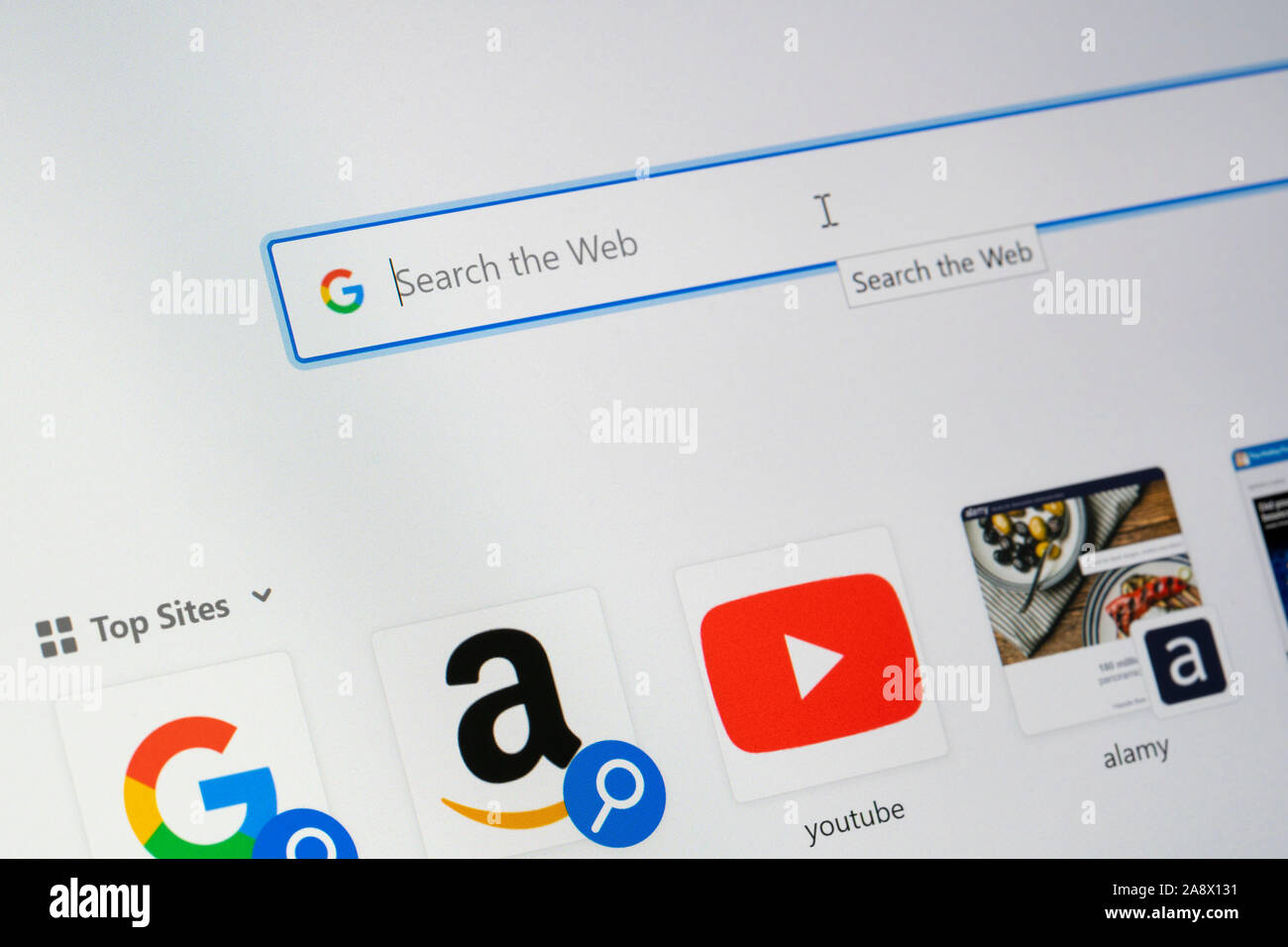 Lo schermo di un computer che mostra la barra di ricerca di Google e il logo sulla home page di Google con un elenco dei principali siti visitati al di sotto di Foto Stock