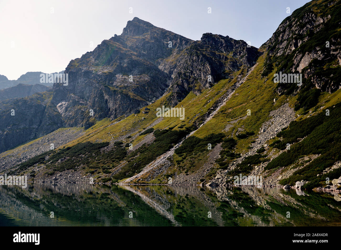 Stagno nero in montagne- Zakopane. Foto Stock