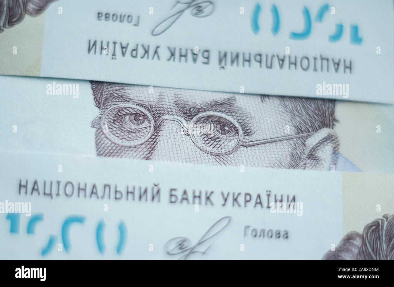 Kiev, Ucraina - Novembre 2019: close-up dettaglio macro di mille ucraino grivna banconota di carta. Vernadsky portrain tra due fatture di denaro Foto Stock