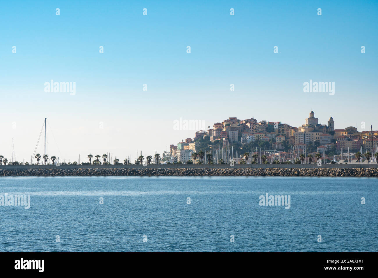 Paesaggio di Porto Maurizio sulla Riviera Italiana vicino a Imperia Liguria, Italia Foto Stock