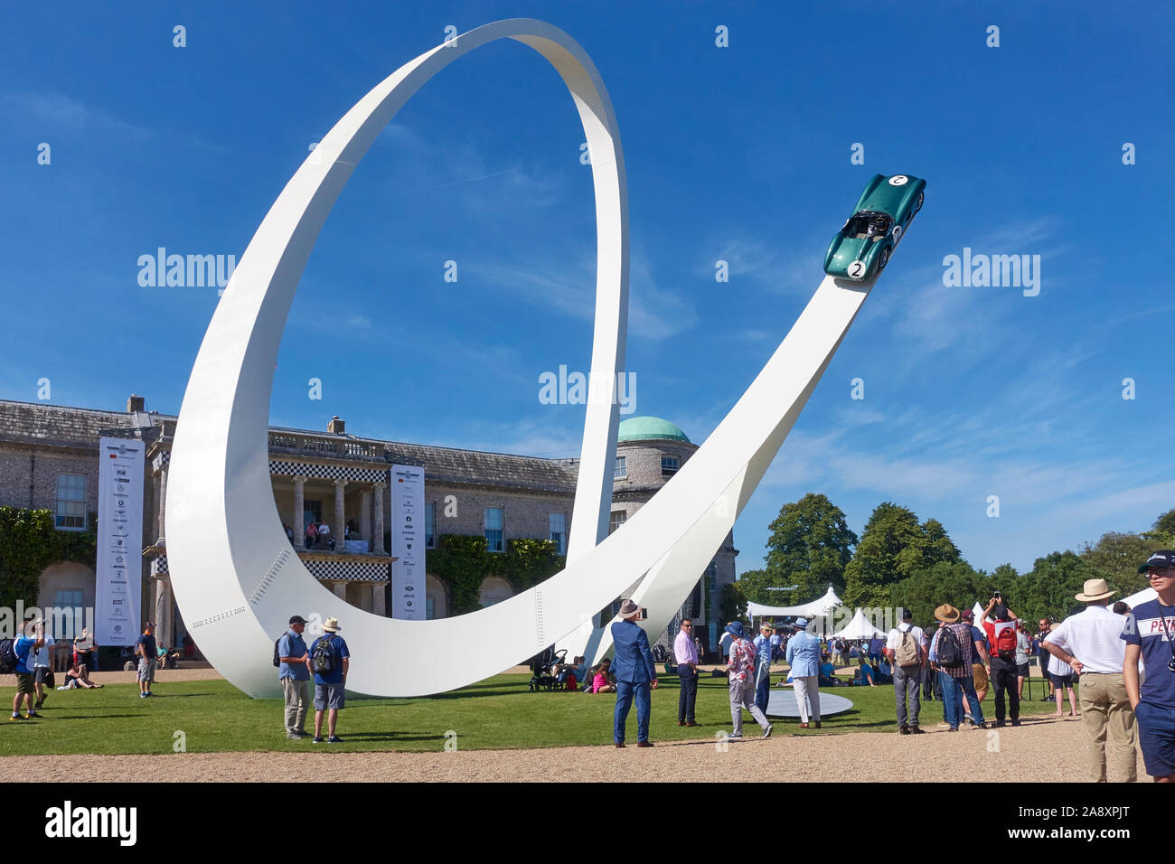 Gerry Giuda la Aston Martin scultura a Goodwood Festival della velocità, 2019 Foto Stock