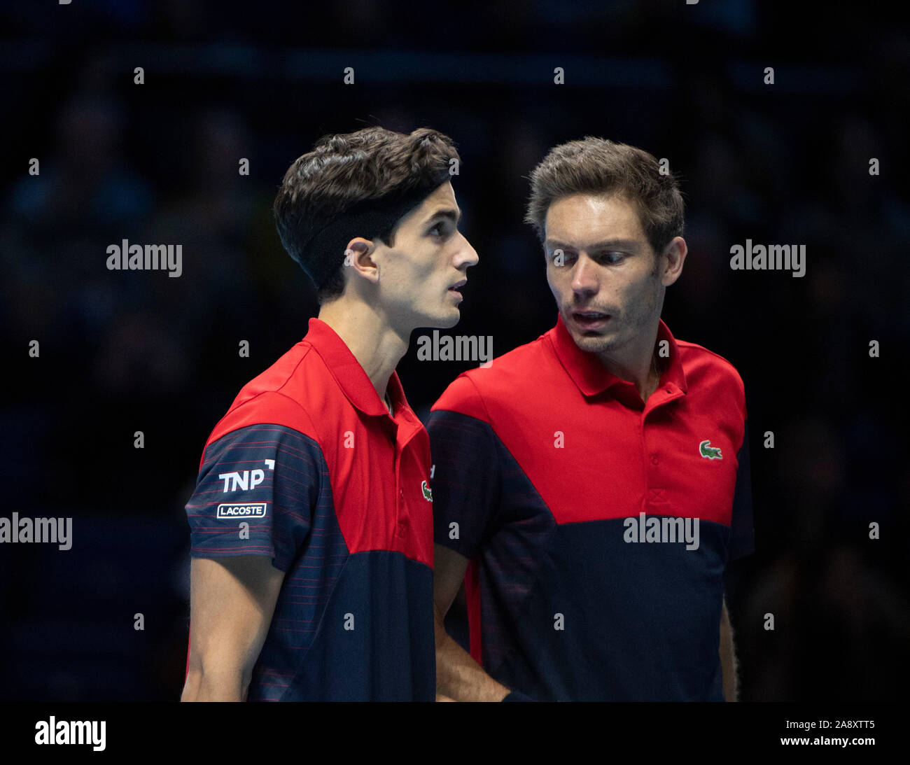 O2, Londra, Regno Unito. 11 novembre 2019. Nitto ATP Finals sera raddoppia corrispondono, Juan Sebastian Cabal (COL) & Robert Farah (COL) vs Pierre-Hugues Herbert (FRA) & Nicolas MAHUT (FRA). Credito: Malcolm Park/Alamy Live News. Foto Stock