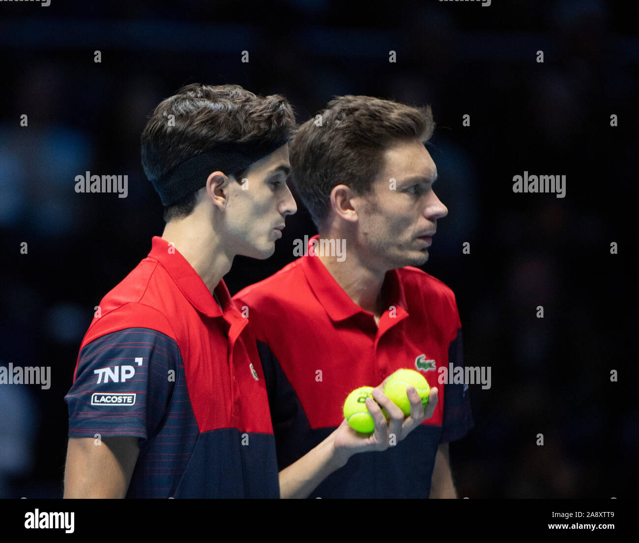 O2, Londra, Regno Unito. 11 novembre 2019. Nitto ATP Finals sera raddoppia corrispondono, Juan Sebastian Cabal (COL) & Robert Farah (COL) vs Pierre-Hugues Herbert (FRA) & Nicolas MAHUT (FRA). Credito: Malcolm Park/Alamy Live News. Foto Stock