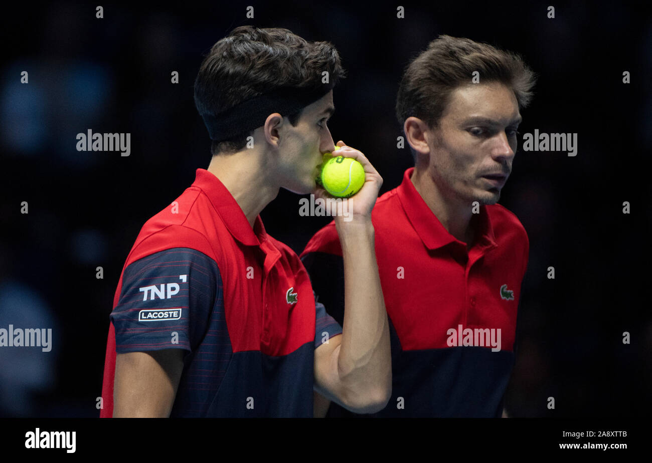 O2, Londra, Regno Unito. 11 novembre 2019. Nitto ATP Finals sera raddoppia corrispondono, Juan Sebastian Cabal (COL) & Robert Farah (COL) vs Pierre-Hugues Herbert (FRA) & Nicolas MAHUT (FRA). Credito: Malcolm Park/Alamy Live News. Foto Stock