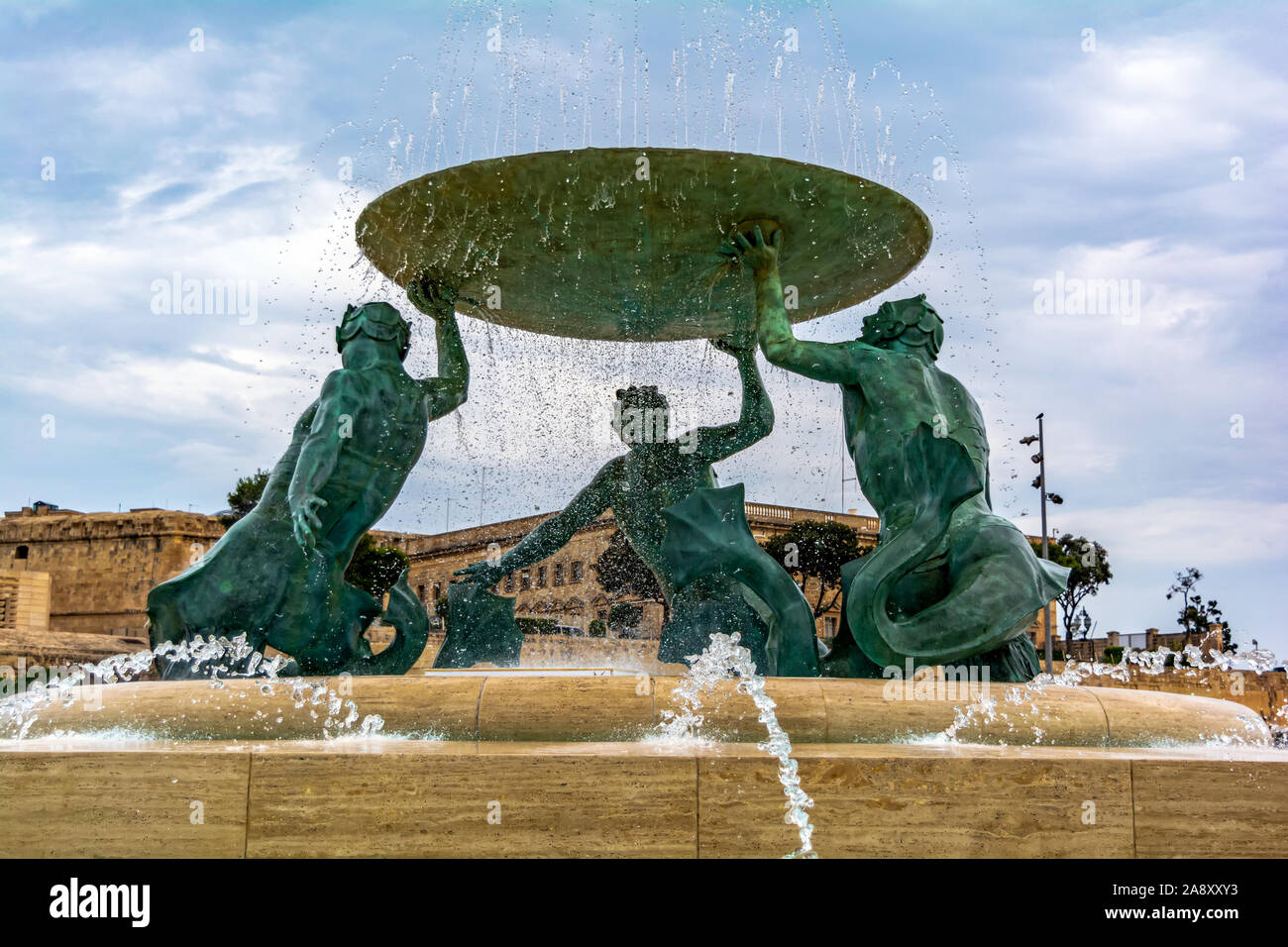 Tritons' Fontana davanti alla porta della città de La Valletta, Malta Foto Stock