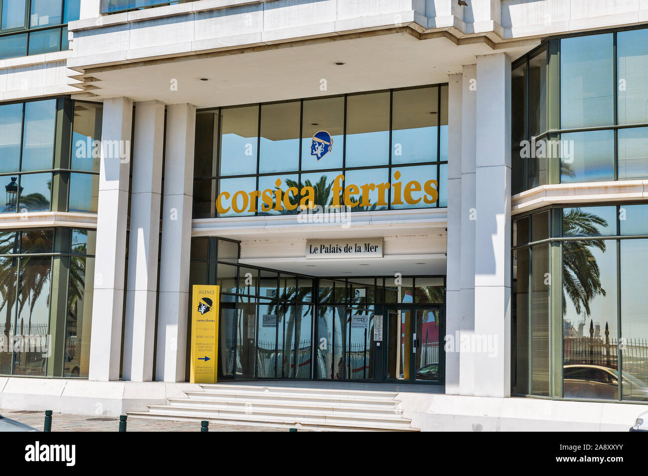 BASTIA, Corsica, Francia - 23 luglio 2019: il Palazzo del Mare di Corsica Ferries biglietteria. Foto Stock