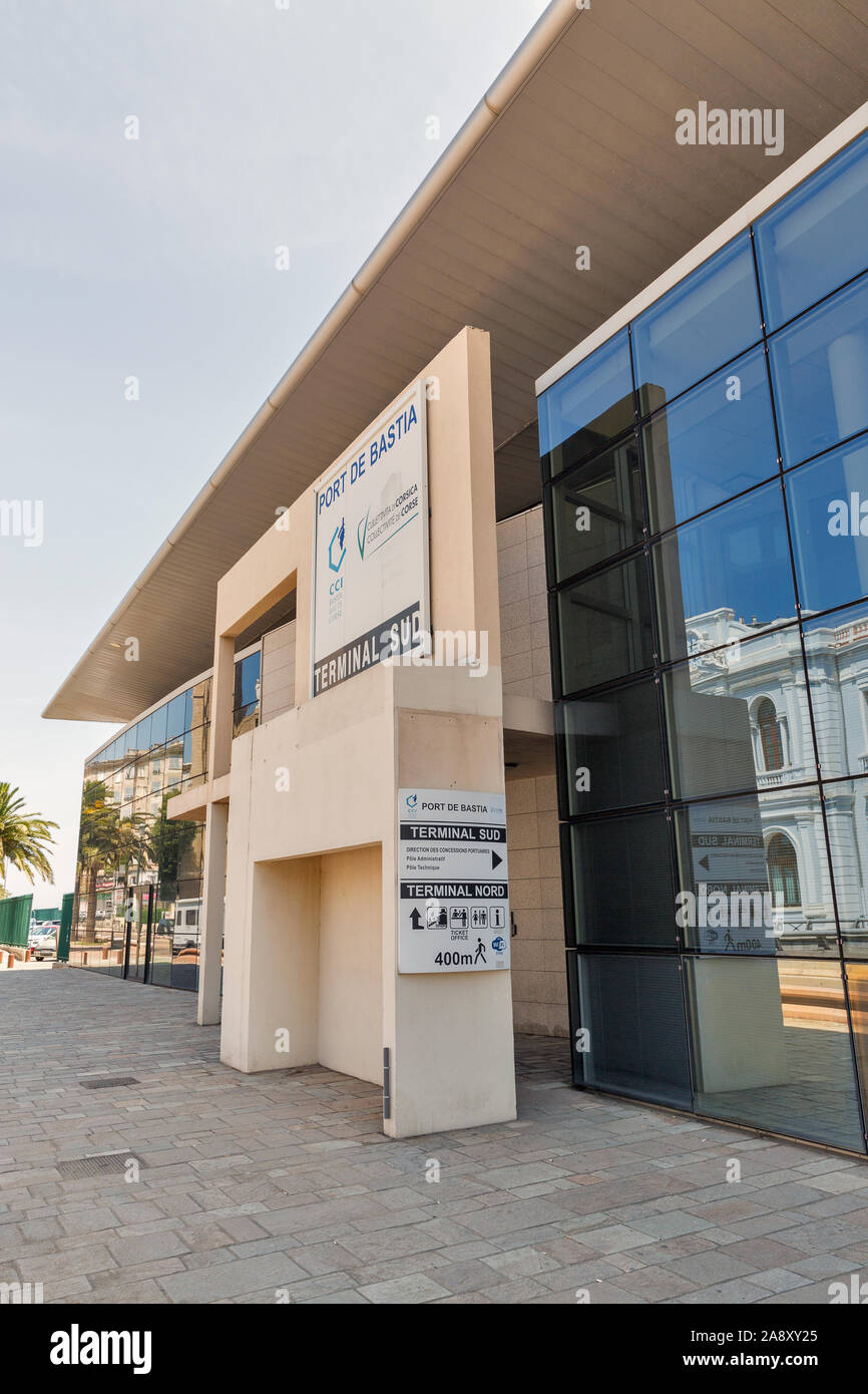 BASTIA, Corsica, Francia - Luglio 23, 2019: porta passeggero, il terminal ingresso nord. Il porto di Bastia è il più trafficato porto francese sul Mediter Foto Stock