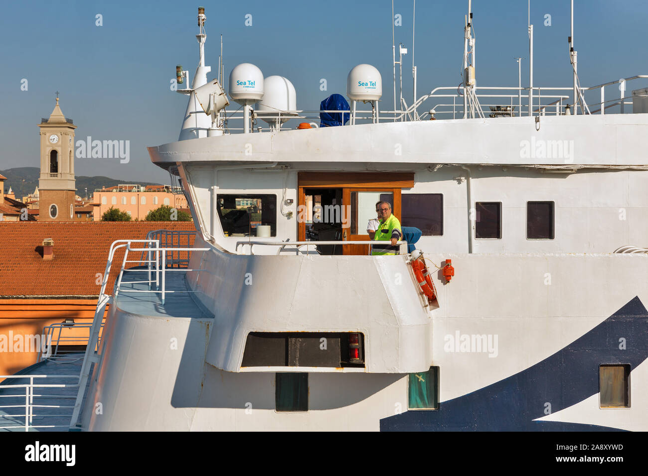 LIVORNO, Italia - Luglio 23, 2019: cabina comandante della Corsica Ferries - Sardinia Ferries nave ormeggiata in porto. Si tratta di una compagnia di traghetti che gestisce il traffico Foto Stock