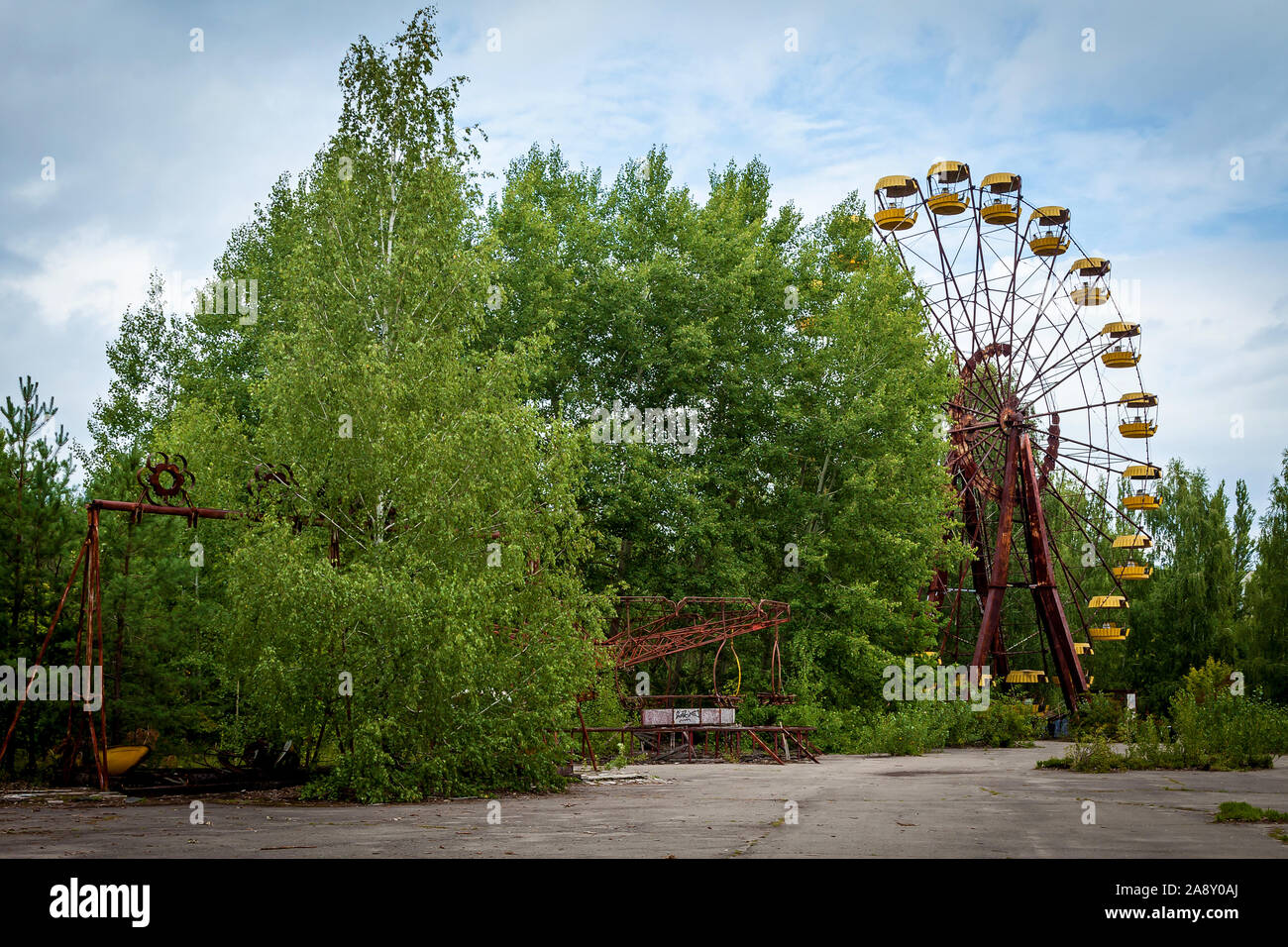 Abbandonata la ruota panoramica nel parco di divertimenti di Pripjat. Centrale nucleare di Cernobyl la zona di alienazione Foto Stock