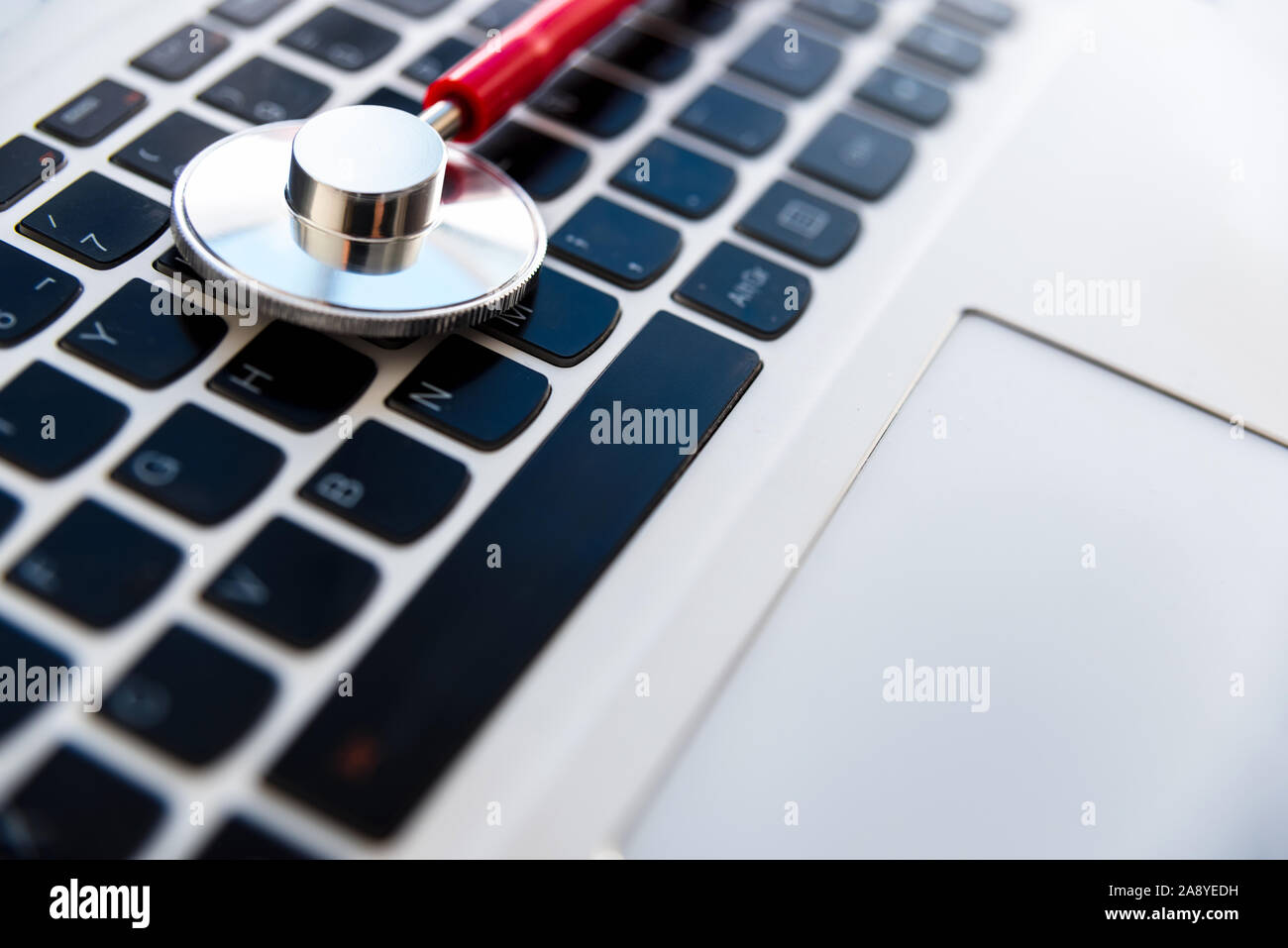 Il computer collegato alla rete e che sono vittime di attacchi ransomware Foto Stock