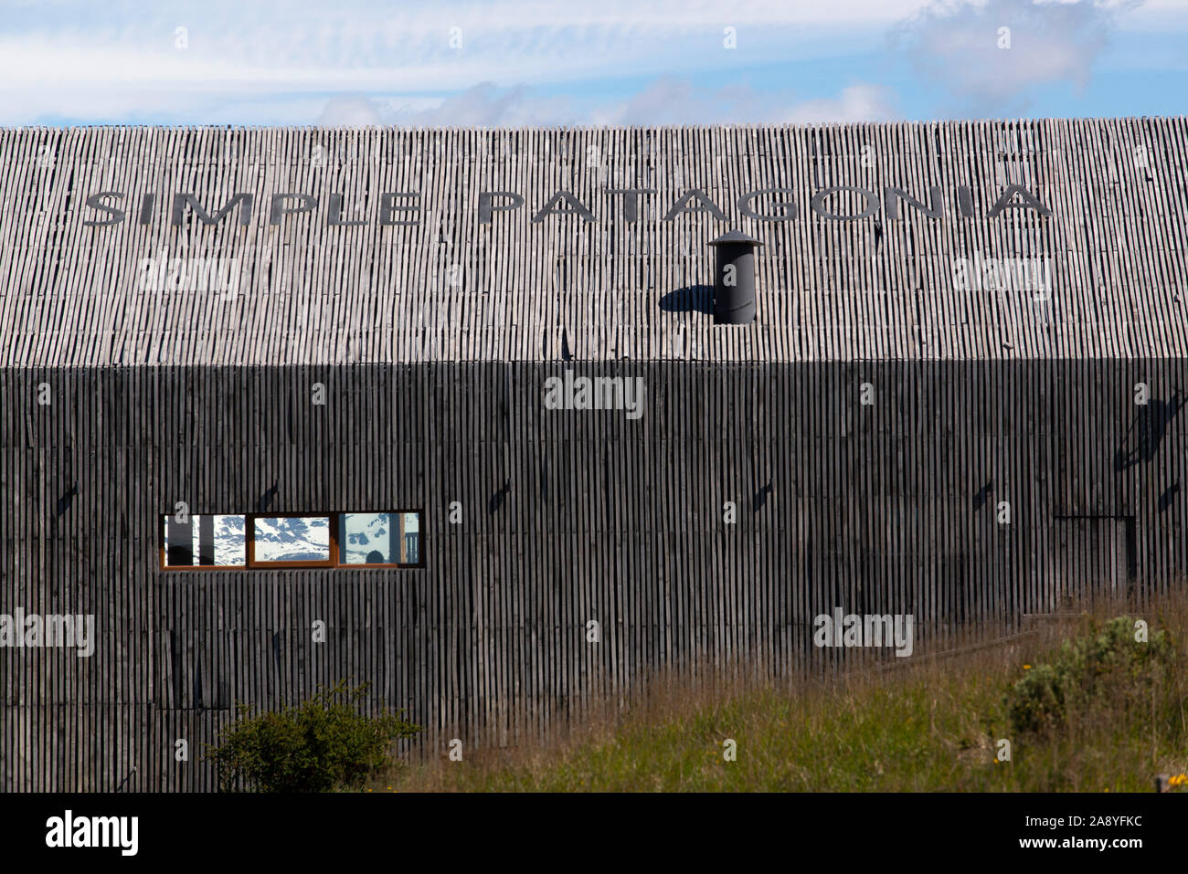 Lato del semplice hotel in Puerto Natales, regione di Magallanes XII, nella Patagonia cilena. Foto Stock