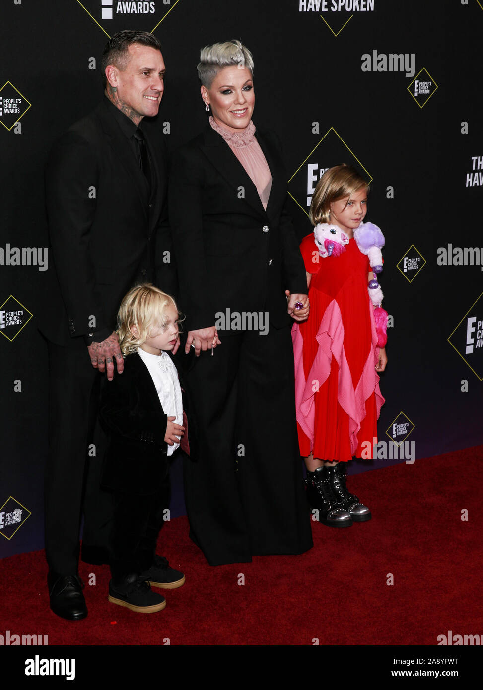 Santa Monica, CA, Stati Uniti d'America - Nov 10, 2019: Carey Hart, P!NK, Willow Sage Hart e Jameson Hart frequentare 45th annuale di People's Choice Awards a Barker appendere Foto Stock