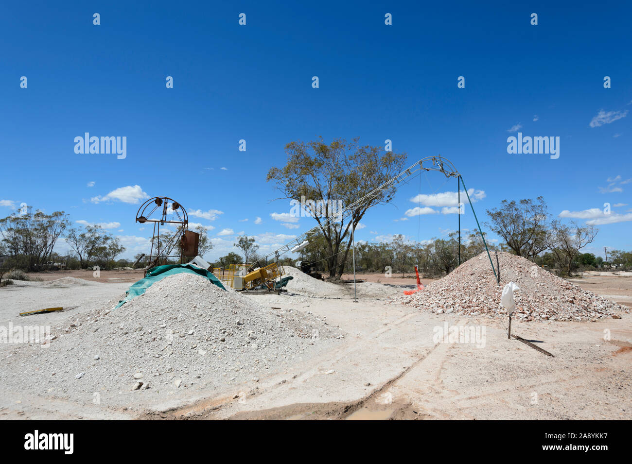 Mullock mucchi a un opale operazione mineraria, Lightning Ridge, New South Wales, NSW, Australia Foto Stock