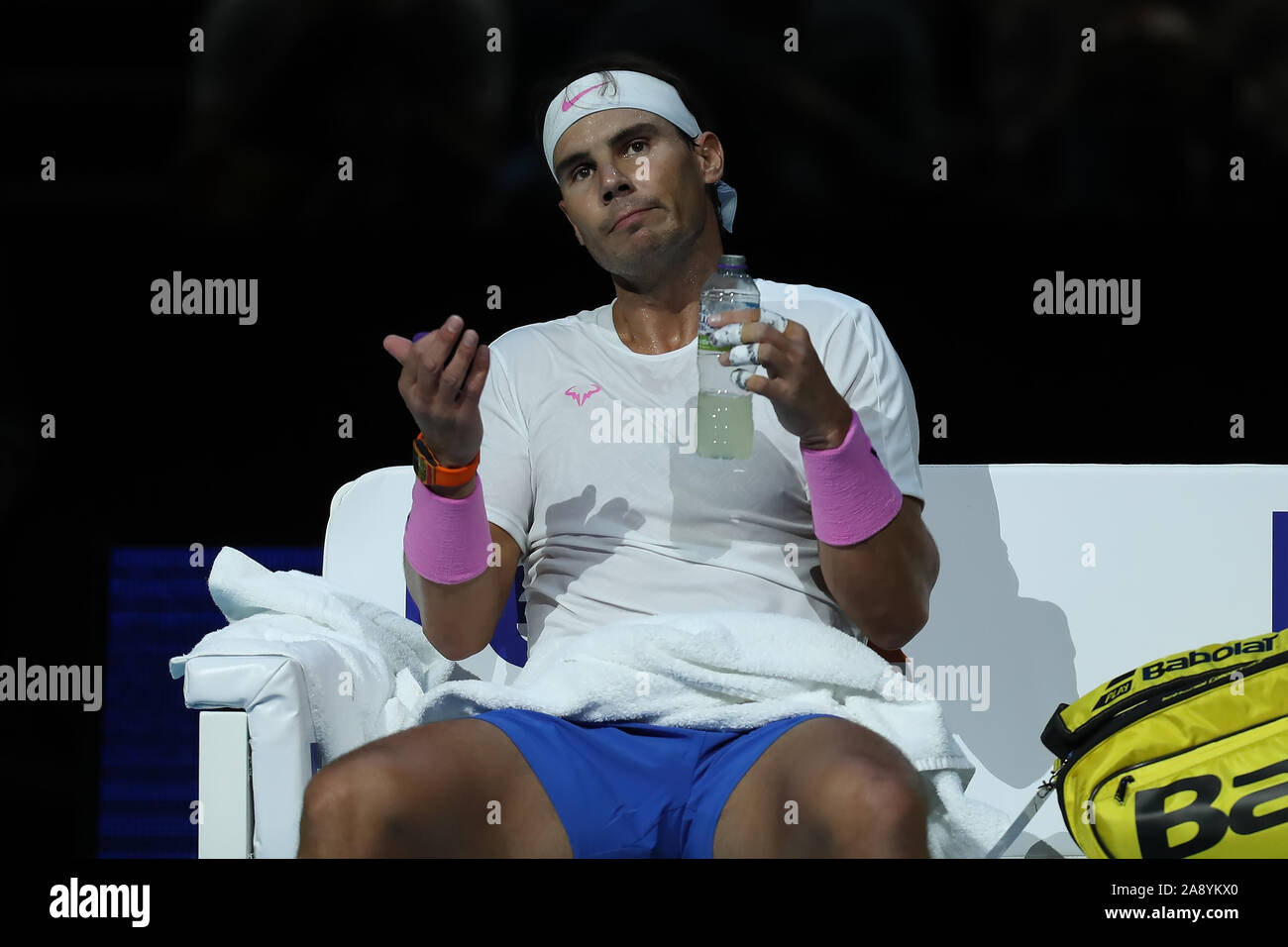 Arena. Londra, Regno Unito. Xi Nov, 2019. Nitto tennis ATP Finals; Rafael Nadal (Spagna) si lamenta per il terzo arbitro - Editoriale usare carte di credito: Azione Plus immagini di sport/Alamy Live News Foto Stock