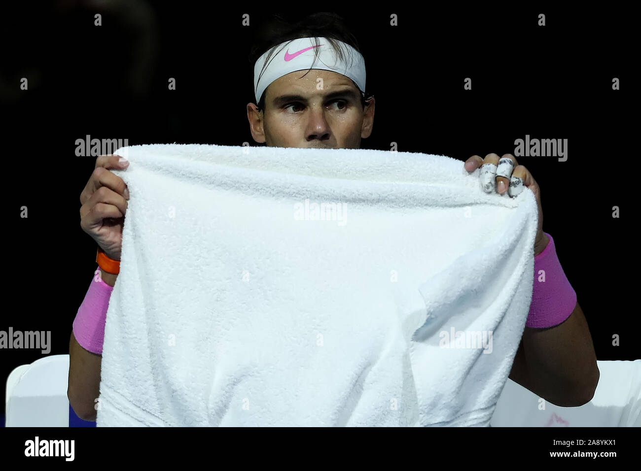 Arena. Londra, Regno Unito. Xi Nov, 2019. Nitto tennis ATP Finals; Rafael Nadal (Spagna) si siede con il suo asciugamano durante la pausa - Editoriale usare carte di credito: Azione Plus immagini di sport/Alamy Live News Foto Stock