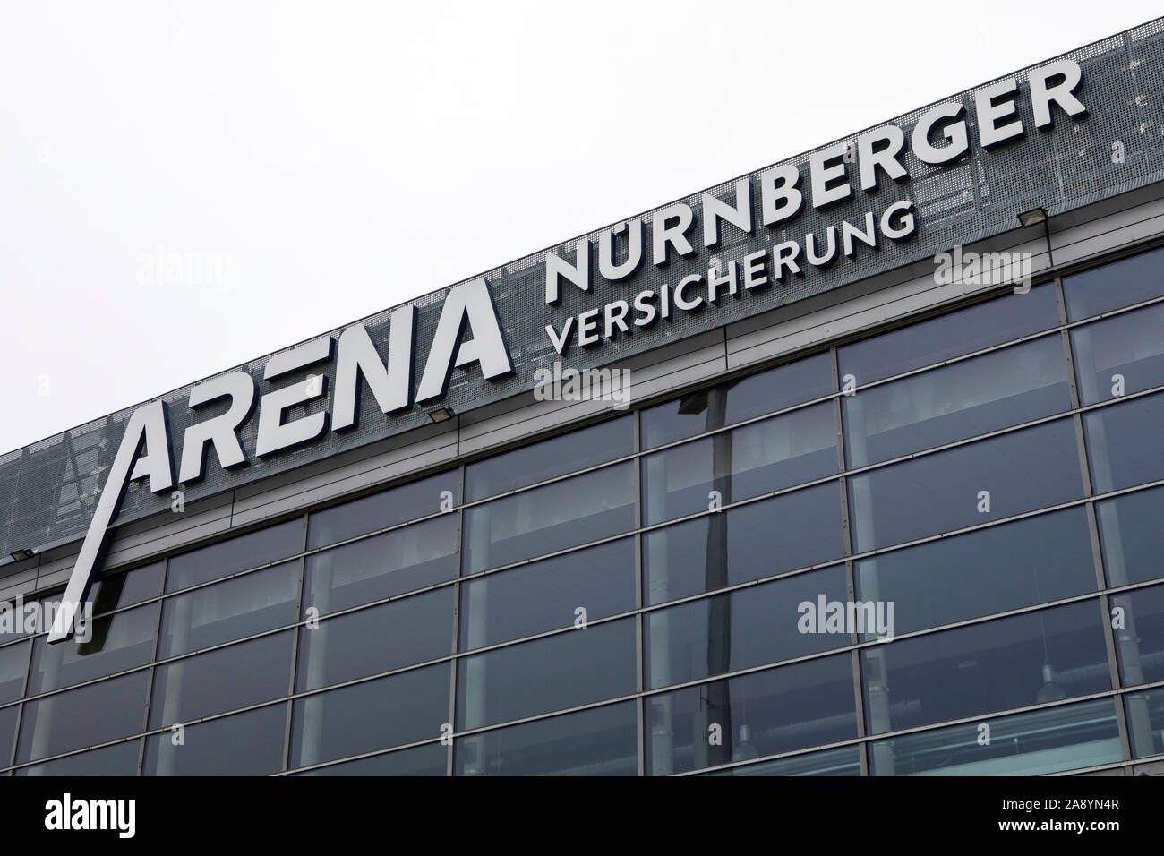 Norimberga, Germania - 24 Ottobre 2019: l'esterno dell'Arena Nurnberger Versicherung - un multi-uso indoor arena che si trova nella città di Nuremb Foto Stock