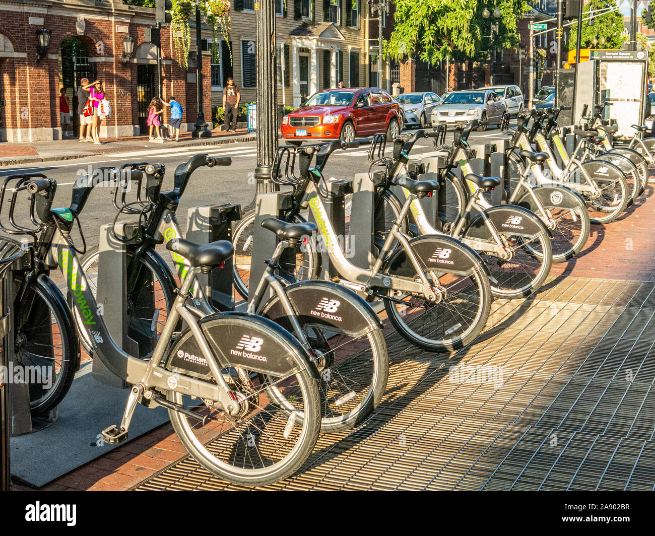 Biciclette a noleggio in Harvard Square, Cambridge, MA Foto Stock