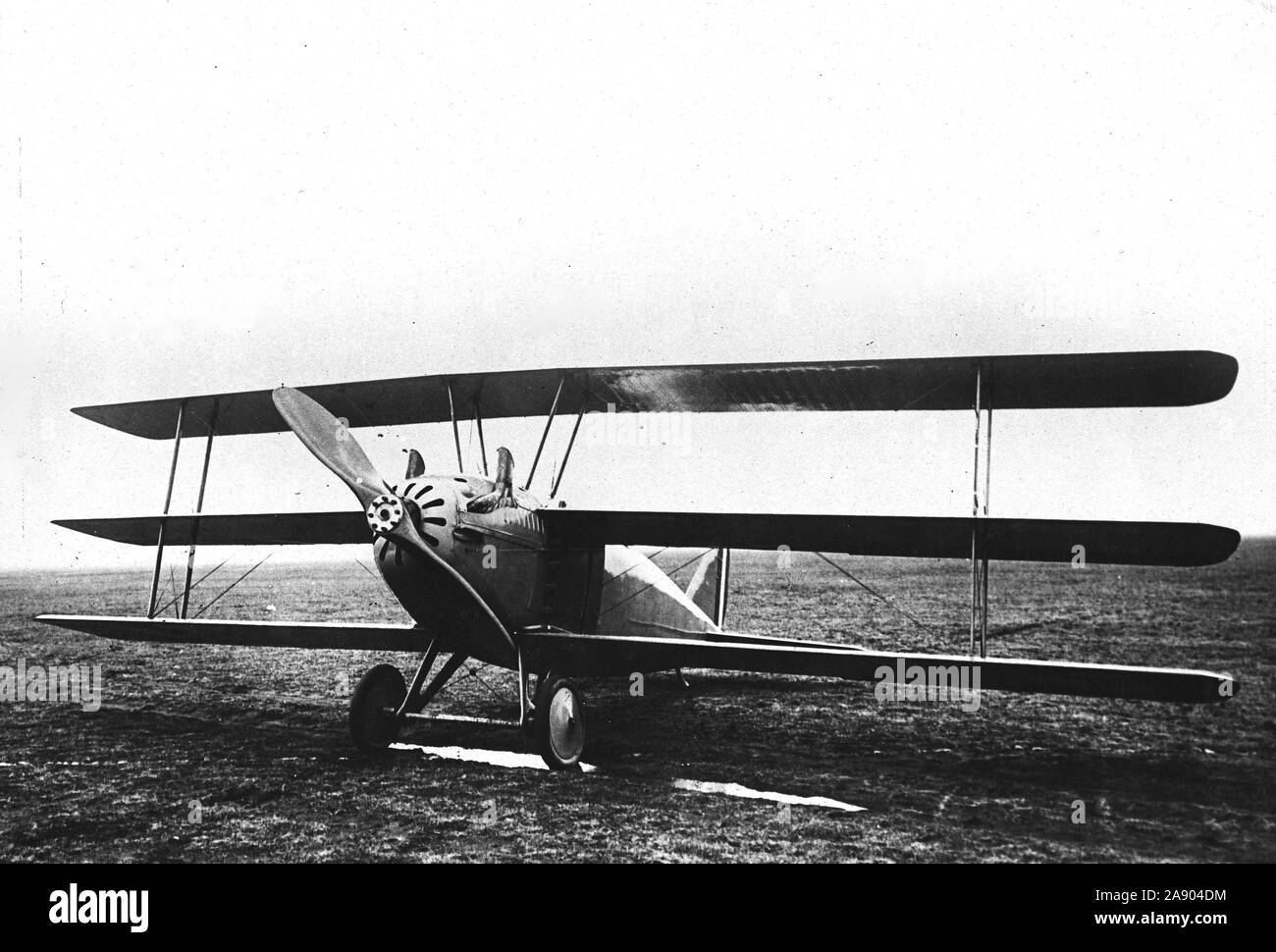 Ultima Curtiss triplano stabilisce record come il più veloce del mondo. In un ufficiale della Marina Militare, prova questo Curtiss triplano istituito un nuovo mondo di mark per la velocità e l'arrampicata. Foto Stock