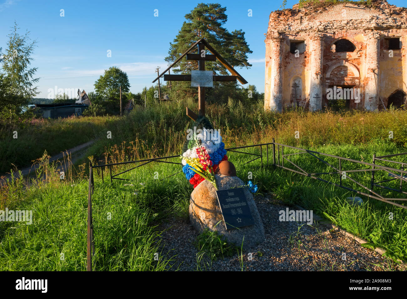 I soldati morti durante la guerra del 1941-1945. Villaggio Korotsko, Novgorod Foto Stock