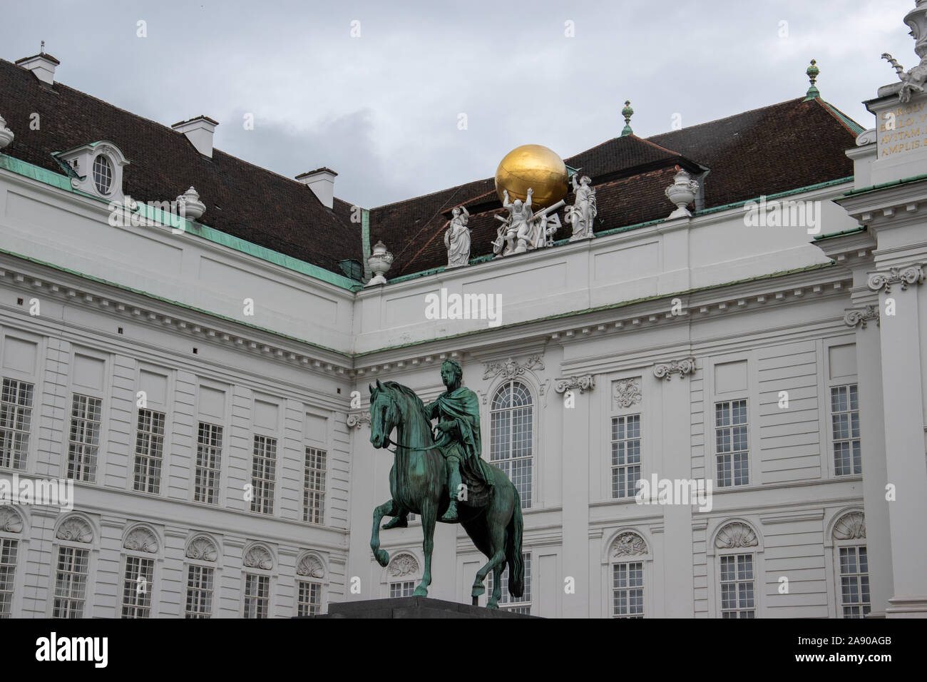 Statua di Giuseppe II nel cortile della Biblioteca della Corte Imperiale, Vienna, Austria. Foto Stock