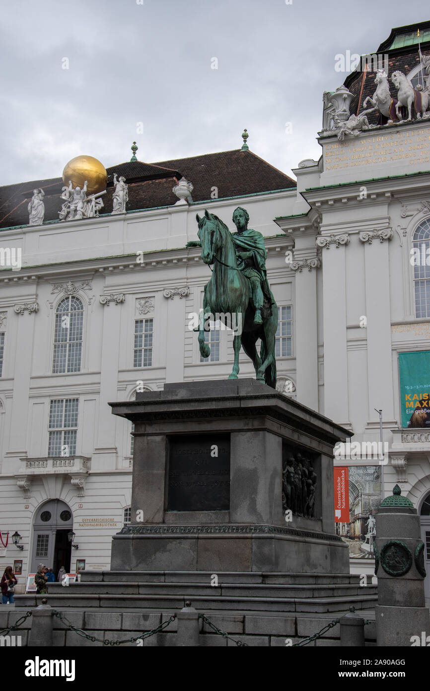 Statua di Giuseppe II nel cortile della Biblioteca della Corte Imperiale, Vienna, Austria. Foto Stock