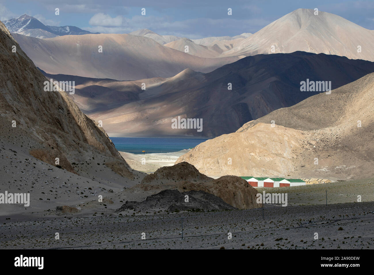 Pangong TSO o Pangong Lake un lago endorheico in himalaya, Jammu e Kashmir, India Foto Stock