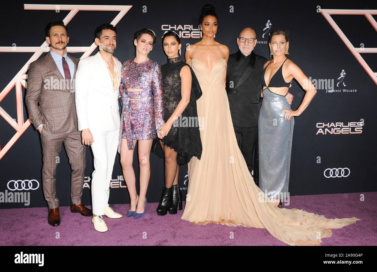 Los Angeles, CA. Xi Nov, 2019. Jonathan Tucker, Luis Gerardo Mendez, Kristen Stewart, Naomi Scott, Patrick Stewart, Elizabeth banche, presso gli arrivi di CHARLIE'S ANGELS Premiere 2019, Regency Village Theatre - Westwood, Los Angeles, CA Novembre 11, 2019. Credito: Elizabeth Goodenough/Everett raccolta/Alamy Live News Foto Stock