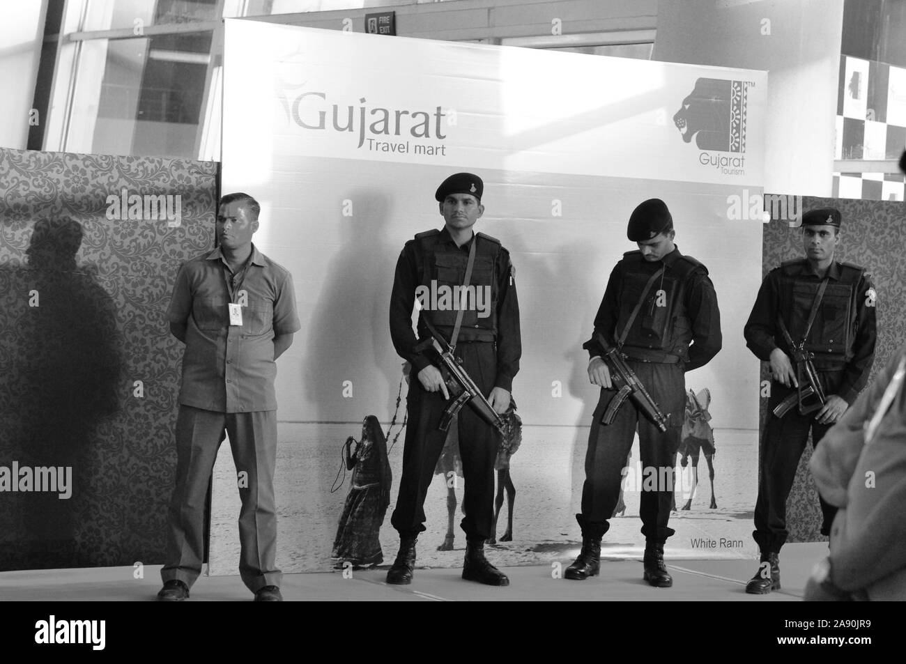 Sicurezza per il Gujarat il Primo Ministro Modi Nahrendi e gli altri ministri in Gujarat Travel Mart in Ahmedabad Foto Stock