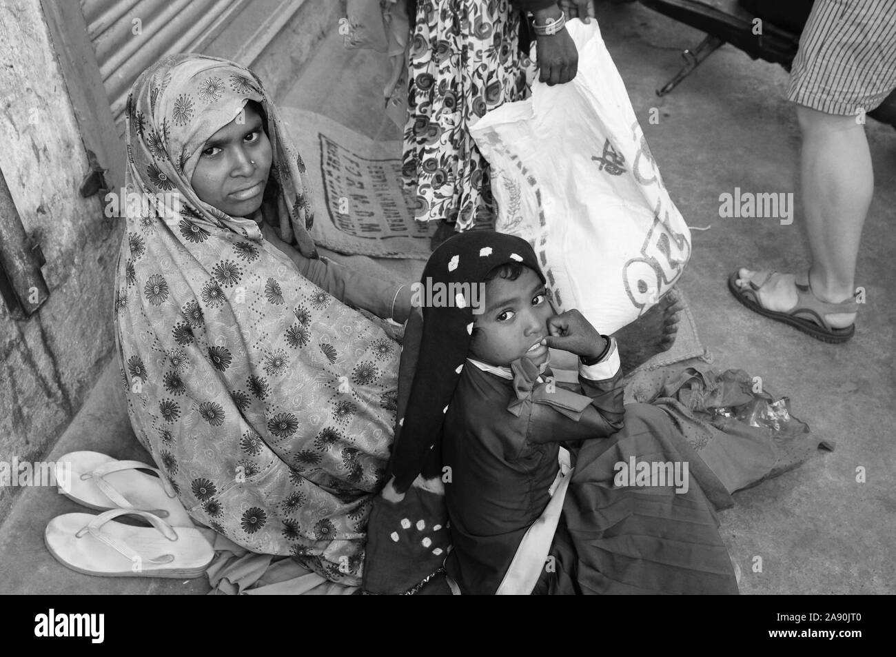 Vijaynagar: Colorfull vestiti Gujarati donne. Il Gujarat è un paradiso per gli amanti del tessile e della moda freaks Foto Stock