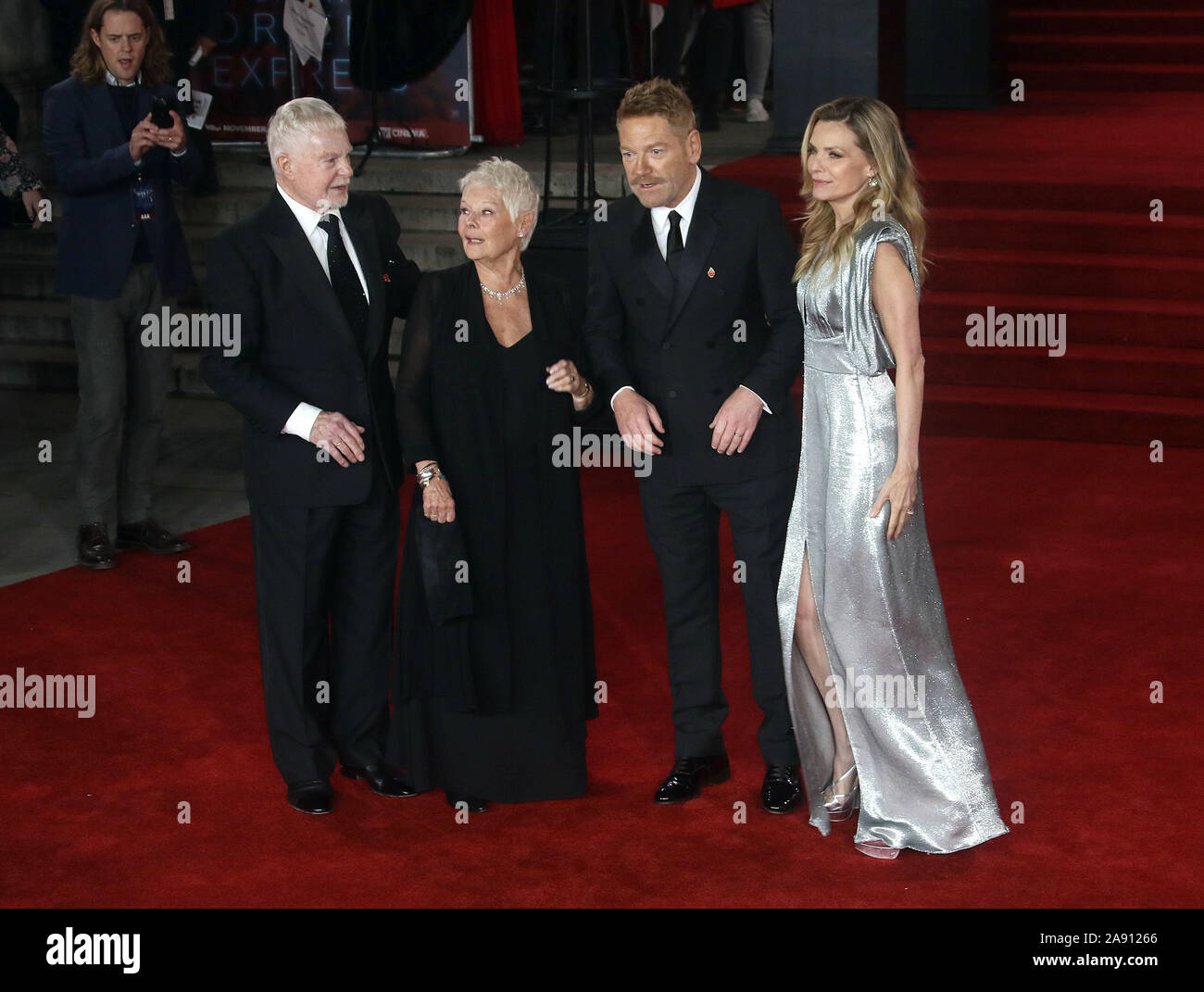 Nov 02, 2017 - Londra, Inghilterra, Regno Unito - 'assassinio sull'Orient Express' Premiere Mondiale, Royal Albert Hall - tappeto rosso arrivi mostra fotografica: Derek Jacobi, Foto Stock