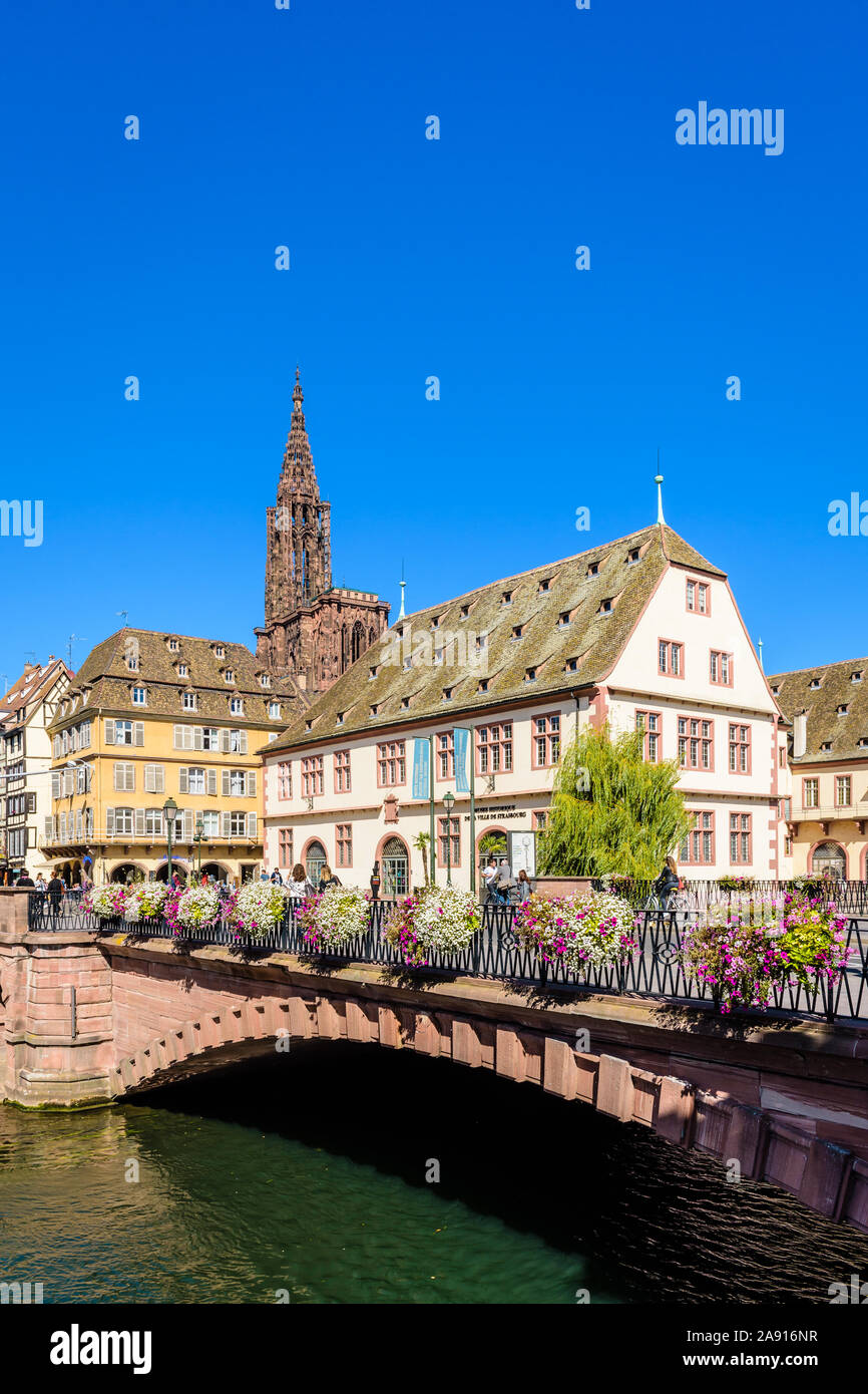 Il museo storico è situato nell'ex macello sul fiume Ill, vicino alla cattedrale di Notre Dame, nel centro storico di Strasburgo, Francia. Foto Stock