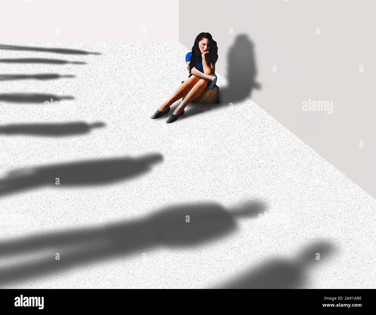 Donna circondata da inquietanti ombre Foto Stock