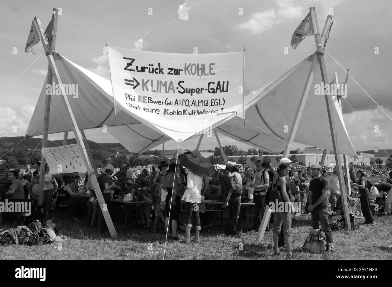 Oltre 20'000 persone riunite anti nucleare dimostrazione in Switzerlands 'valle atomica". Foto Stock