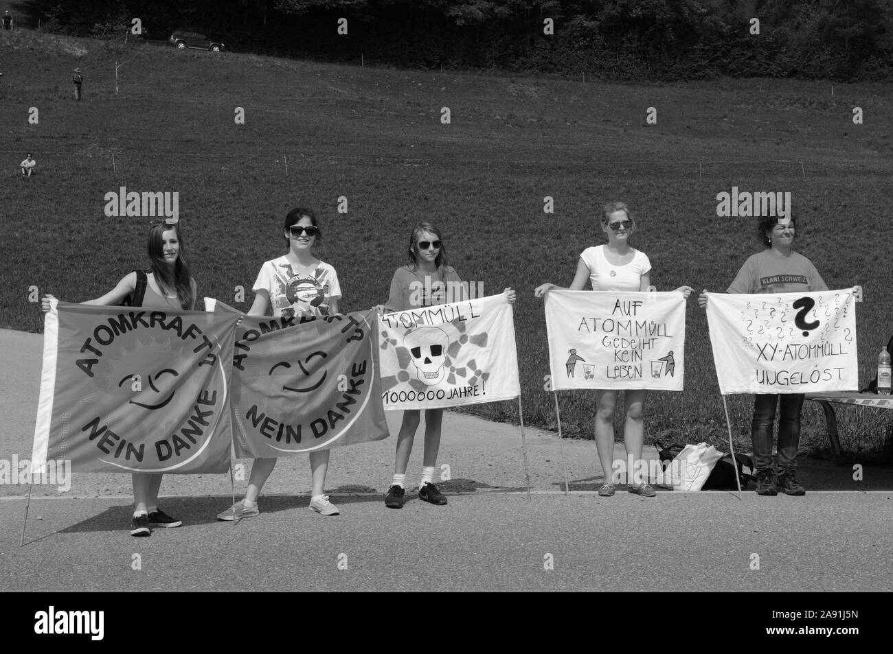 Oltre 20'000 persone riunite anti nucleare dimostrazione in Switzerlands 'valle atomica". Foto Stock